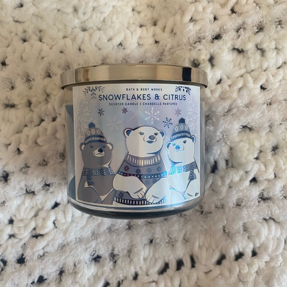 Bath and Body Works candle, snowflakes and citrus ❄️ - Picture 1 of 5